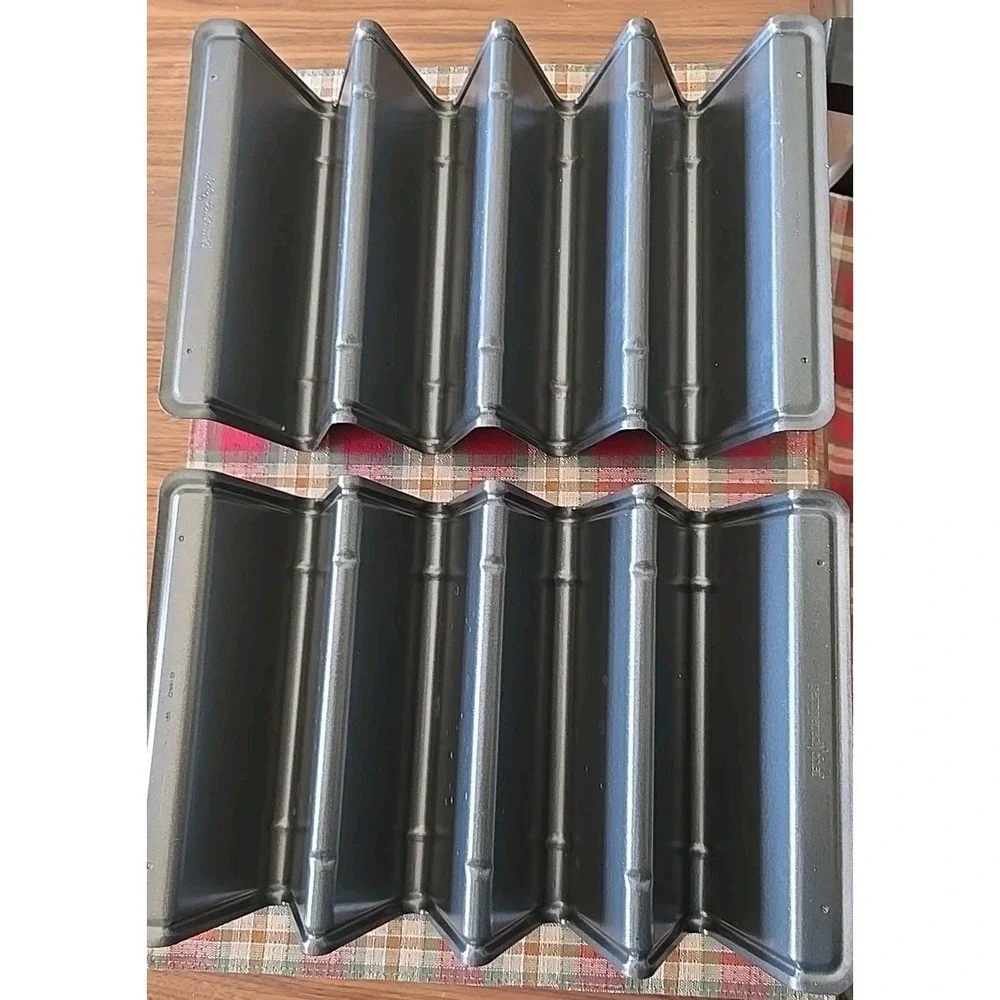 Pampered Chef V Shaped Taco Tortilla Baking‎ Pan Set #100101